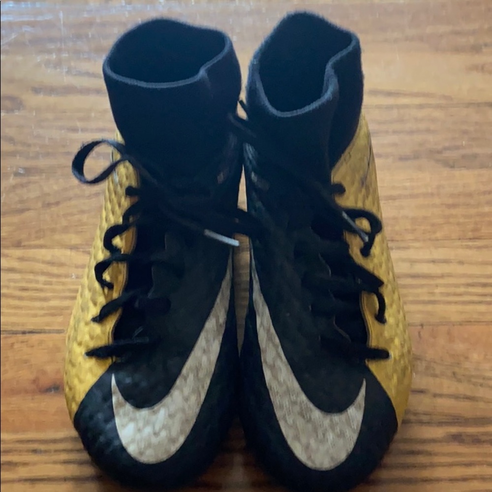 Soccer cleats